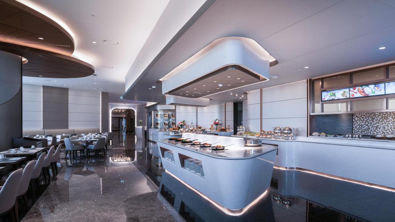 Grande Centre Point Space Pattaya Exterior foto The buffet at the lounge