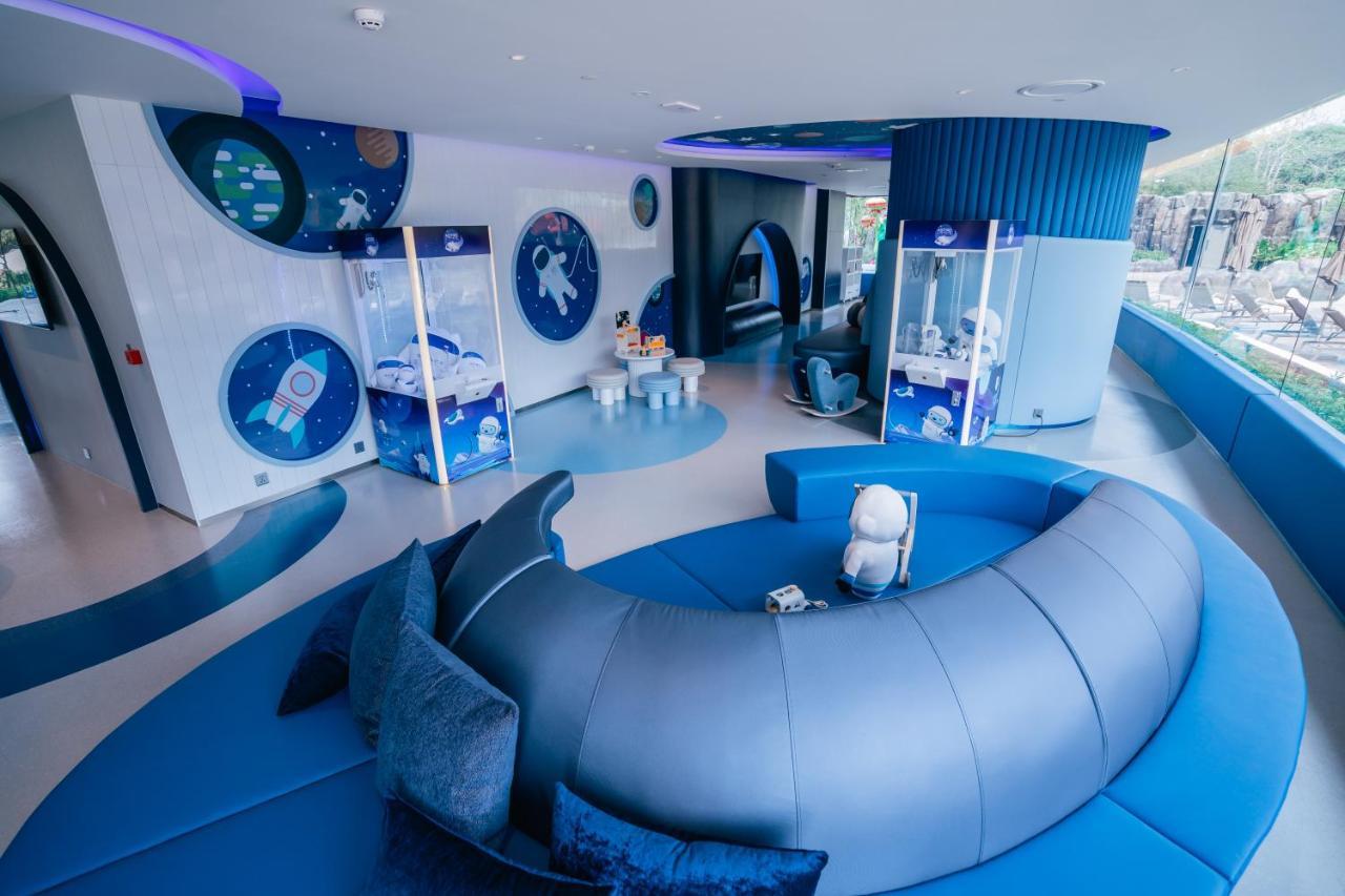 Grande Centre Point Space Pattaya Exterior foto The interior of the Space and Astronomy Centre