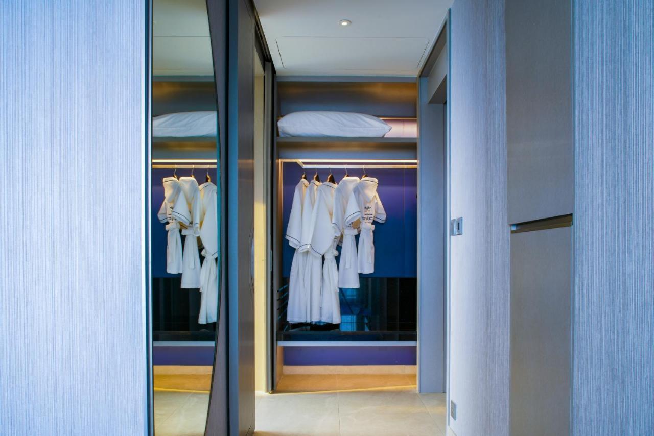 Grande Centre Point Space Pattaya Exterior foto A walk-in closet