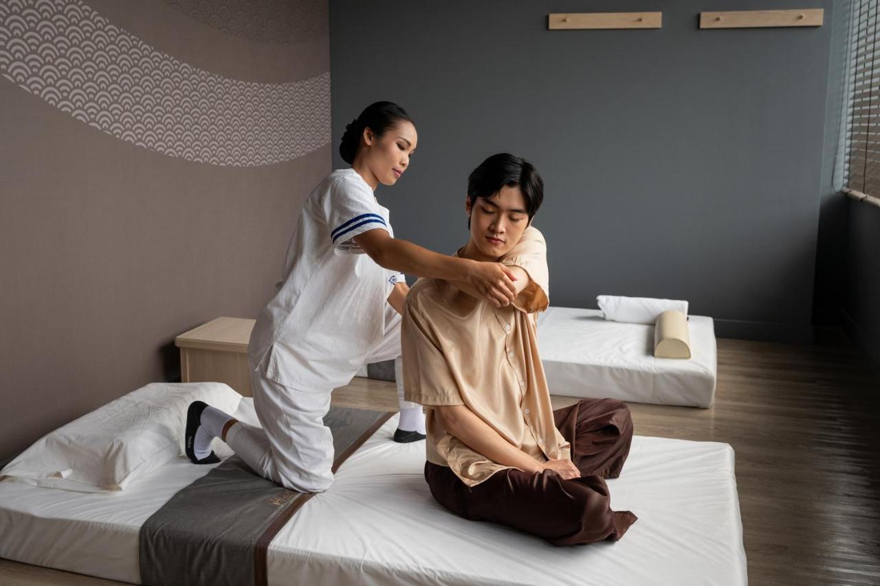 Grande Centre Point Space Pattaya Exterior foto Thai massage